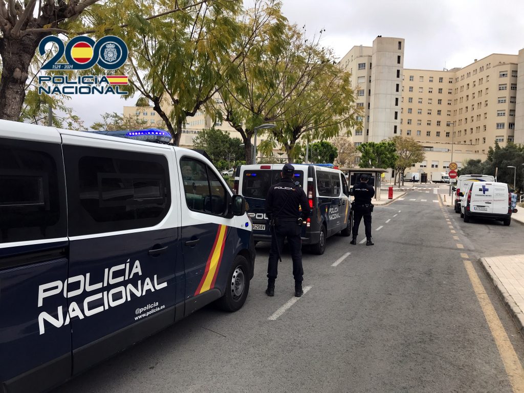 La Policía Nacional detiene in fraganti a un hombre por robar en la planta de pediatría de un hospital