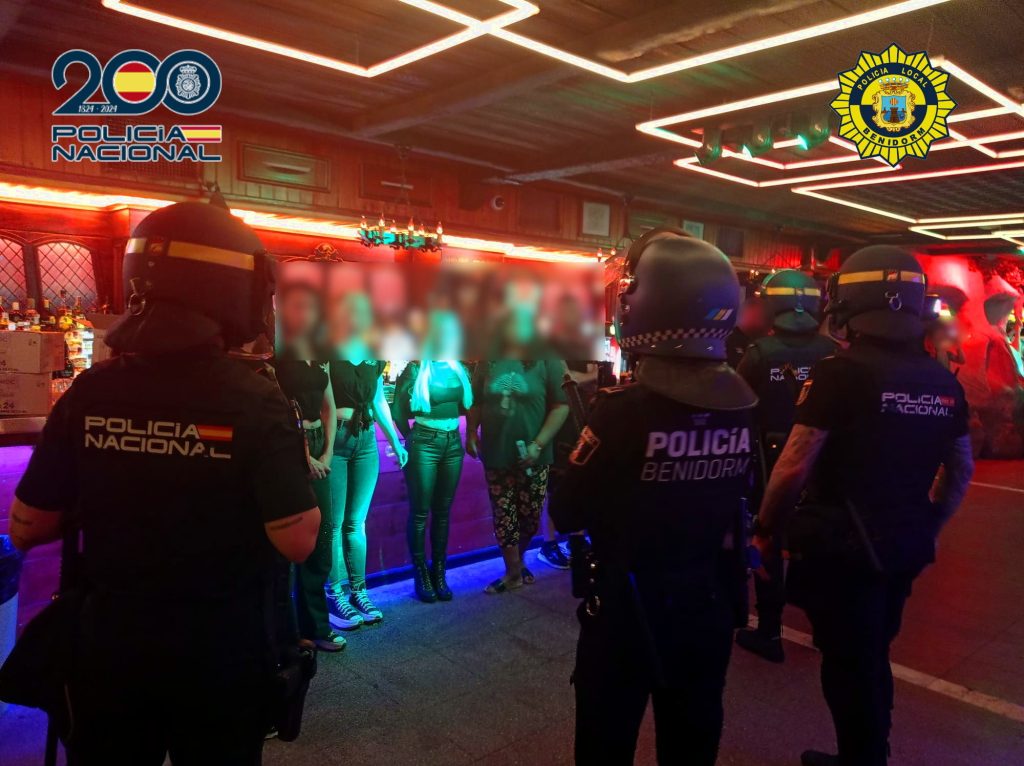 La Policía Nacional intensifica las inspecciones en locales de ocio de la conocida “zona inglesa” de Benidorm 