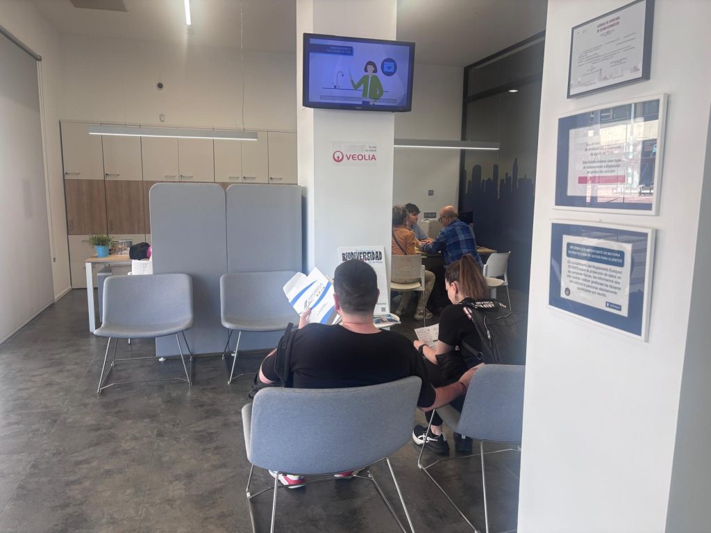 Veolia pone en valor la atención al cliente como parte esencial de la gestión del agua en Benidorm
