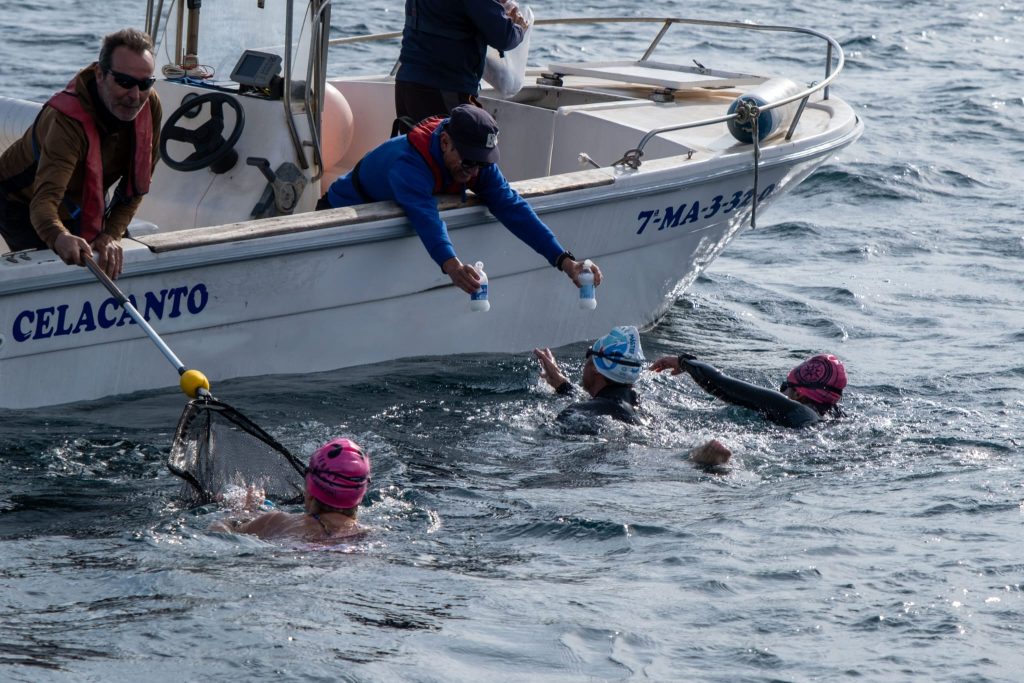 La nadadora de Benidorm Ángeles López “Pikiki” logra cruzar el Estrecho de Gibraltar tras 5 horas de lucha contra las corrientes 1
