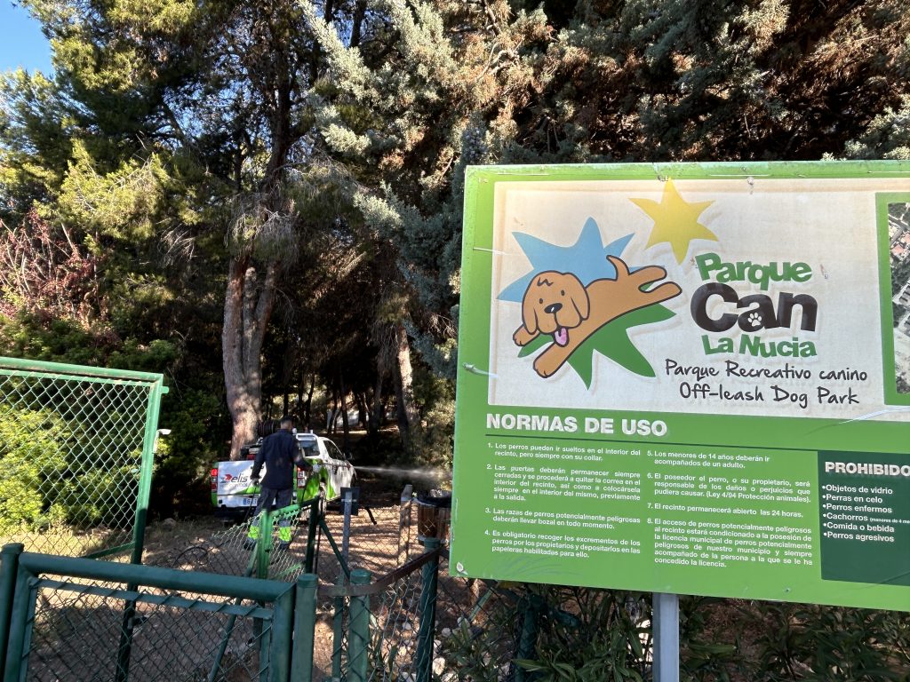 La Nucía realiza desinfecciones en las zonas caninas municipales