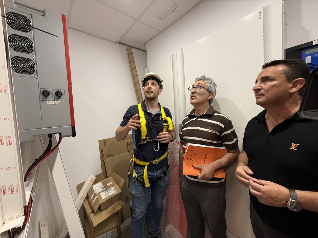 La Nucía invierte 71.832 € en energía solar para el Pabellón Muixara