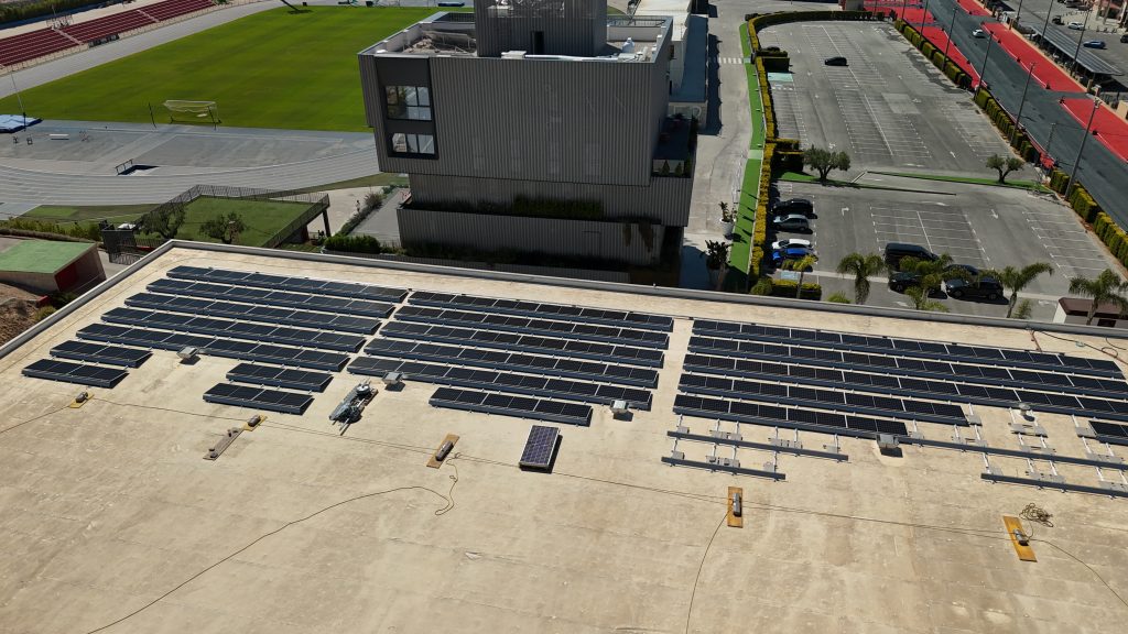 La Nucía invierte 71.832 € en energía solar para el Pabellón Muixara