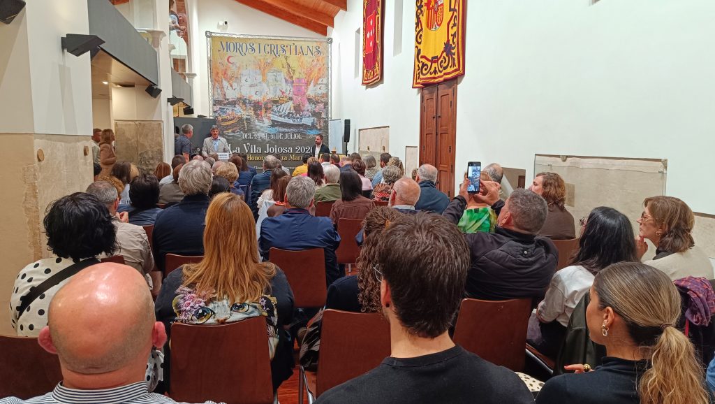 Villajoyosa presenta el cartel oficial de las fiestas de Moros y Cristianos 2026 obra del artista Serafín Santiago