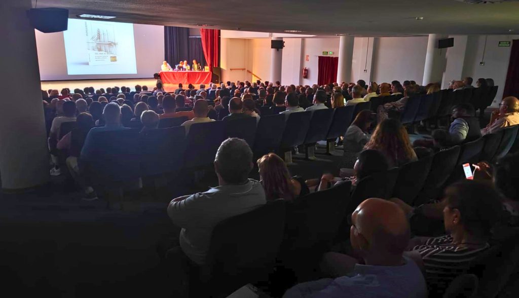 Albert Alcaraz presenta en Villajoyosa el libro “Del mar al océano: La aventura industrial de Lloret y Llinares”