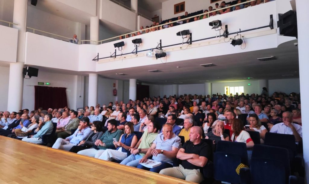Albert Alcaraz presenta en Villajoyosa el libro “Del mar al océano: La aventura industrial de Lloret y Llinares”