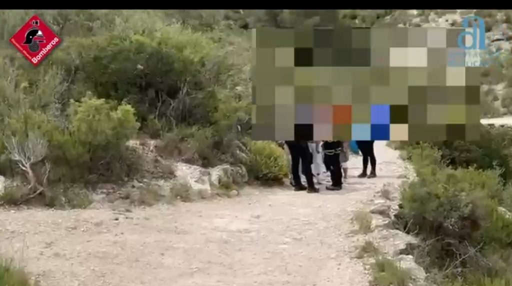 Rescatan en helicóptero a un hombre de 87 años tras quedar inconsciente en las Pasarelas de Relleu 1