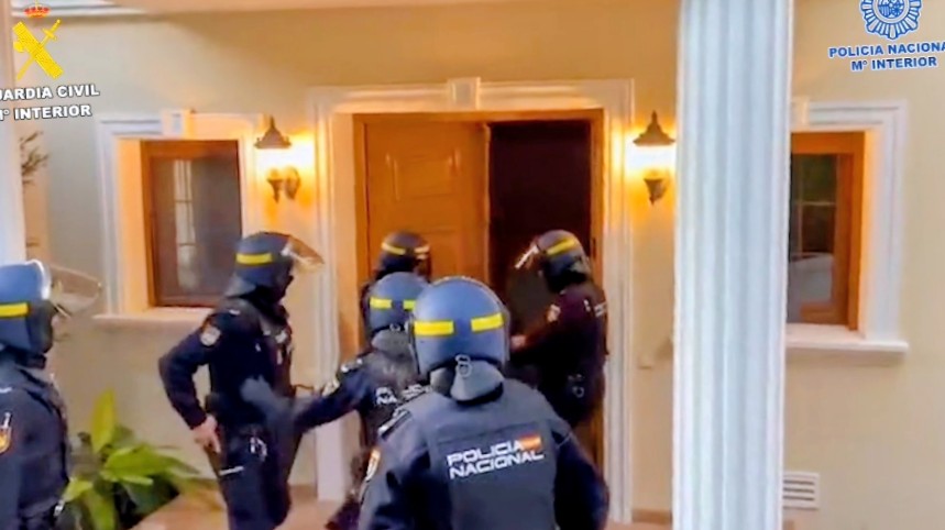La Policía Nacional y la Guardia Civil desarticulan en la Marina Baixa una red internacional dedicada al robo de vehículos de alta gama 0