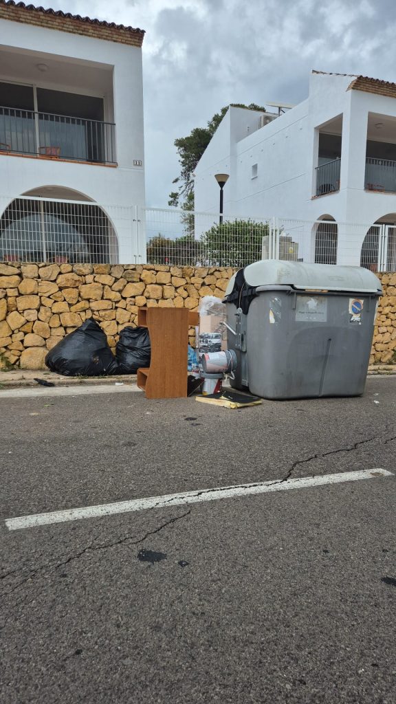 L’Alfàs abre seis expedientes por vertidos incontrolados con multas de 1.500 euros