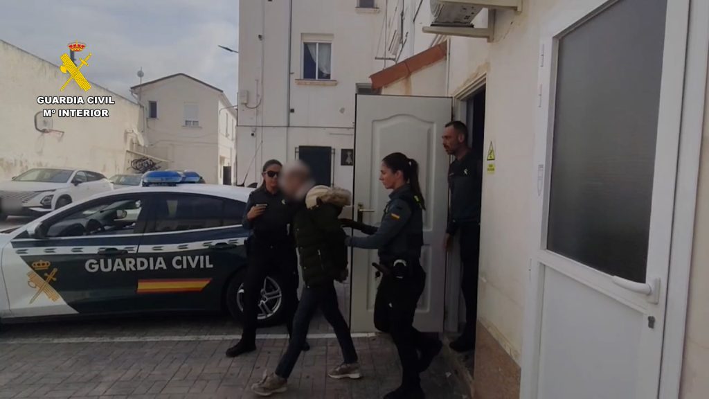 Detenido en Villajoyosa por intento de robo con intimidación en una pastelería