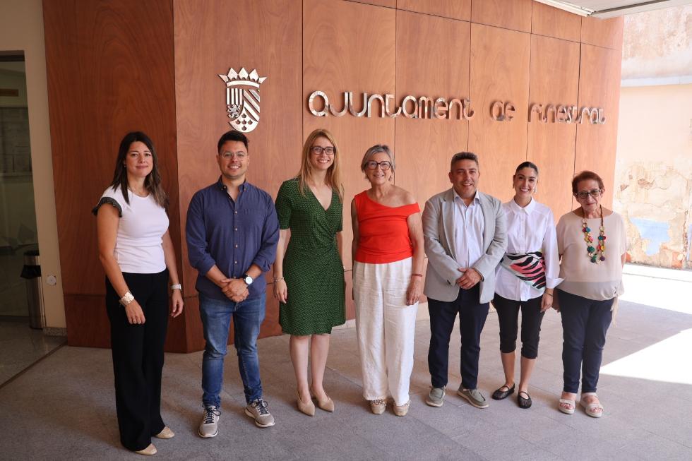 La delegada del Consell en Alicante y la alcaldesa de Finestrat refuerzan la colaboración institucional para impulsar proyectos locales