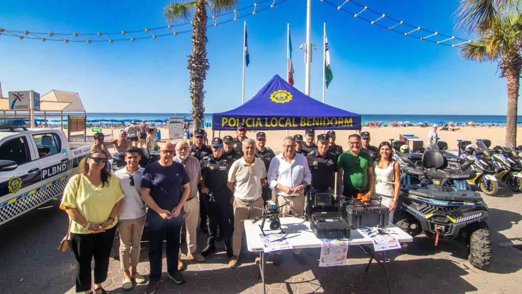 Benidorm refuerza la vigilancia en playas con más agentes, drones y una embarcación policial durante el verano