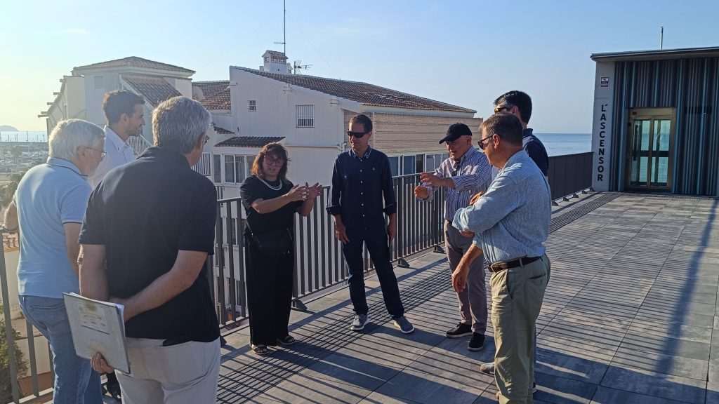 El ascensor entre la playa Centro y Barberes Sur de Villajoyosa supera los 23.300 viajes en apenas 71 días