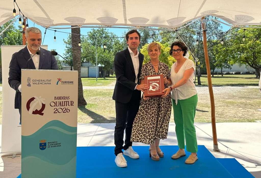 Benidorm, Finestrat, Villajoyosa y Altea revalidan las Banderas Qualitur 2026 y consolidan la excelencia de sus playas 2