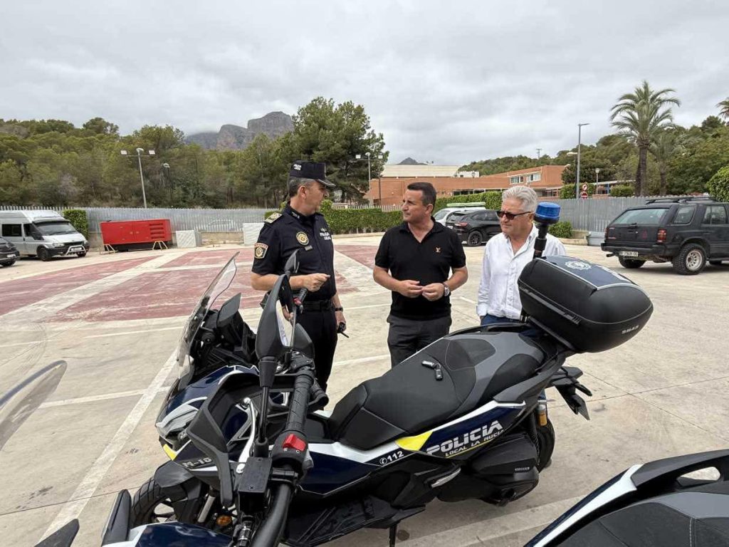 La Policía Local de La Nucía incorpora dos nuevas motos para mejorar la respuesta policial en el municipio