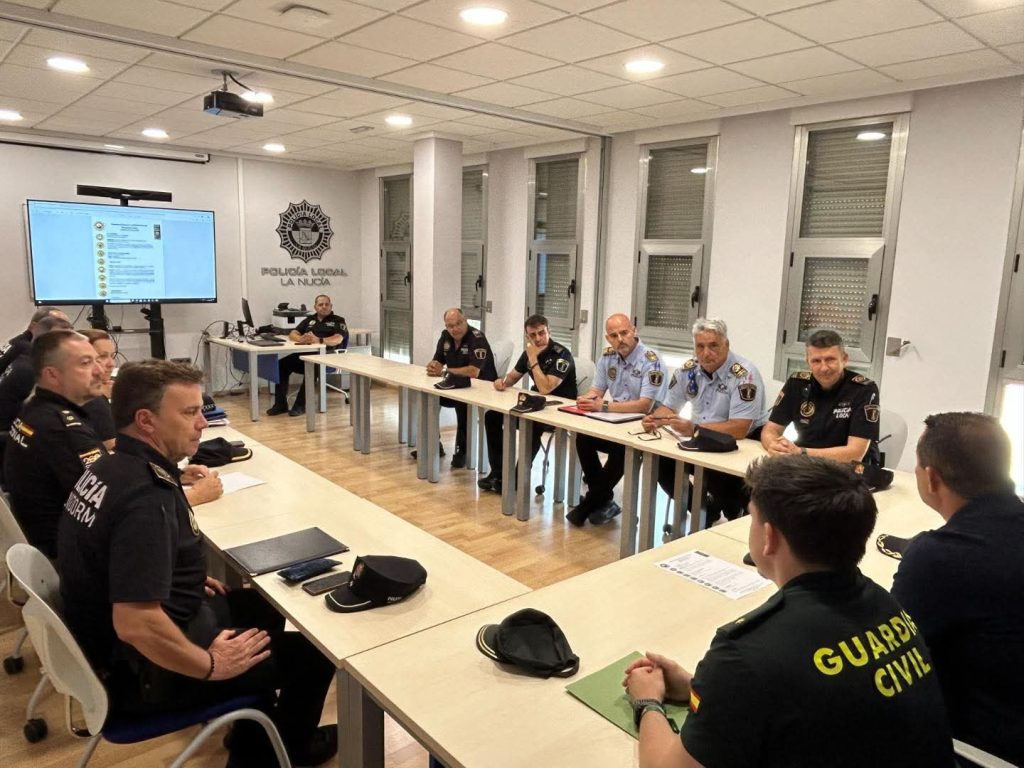 La Comisión Comarcal de Prevención y Seguridad Local de la Marina Baixa refuerza la coordinación policial ante la temporada estival