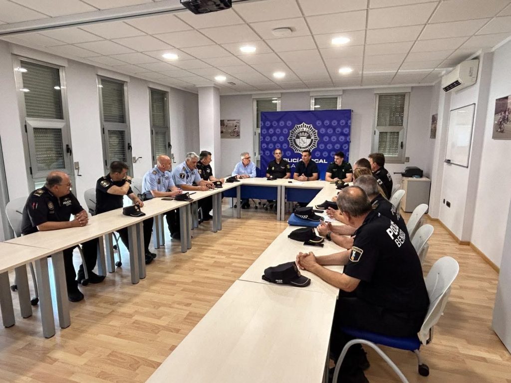 La Comisión Comarcal de Prevención y Seguridad Local de la Marina Baixa refuerza la coordinación policial ante la temporada estival