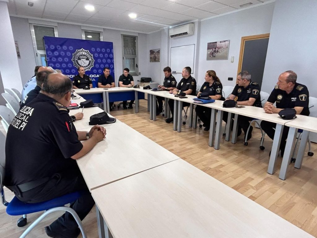 La Comisión Comarcal de Prevención y Seguridad Local de la Marina Baixa refuerza la coordinación policial ante la temporada estival