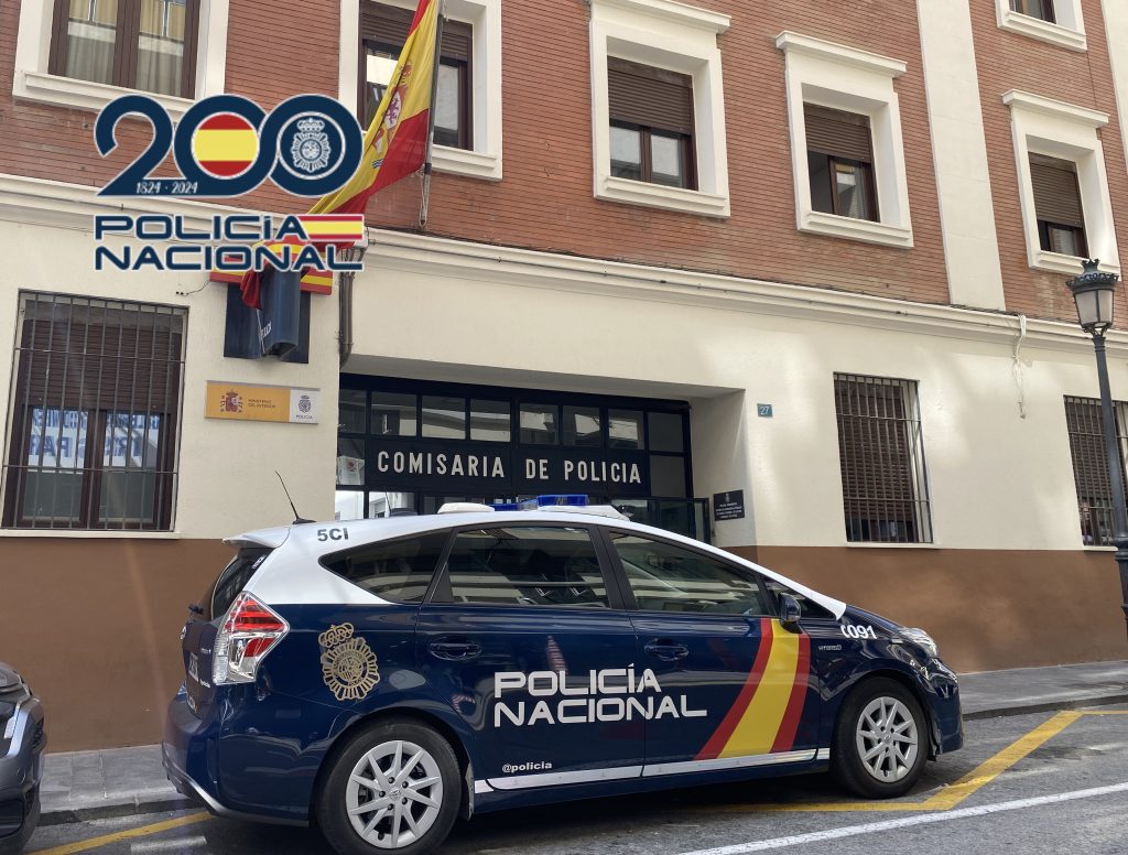 Policía Nacional detiene a cuatro personas por adquirir móviles de alta gama con nóminas falsificadas