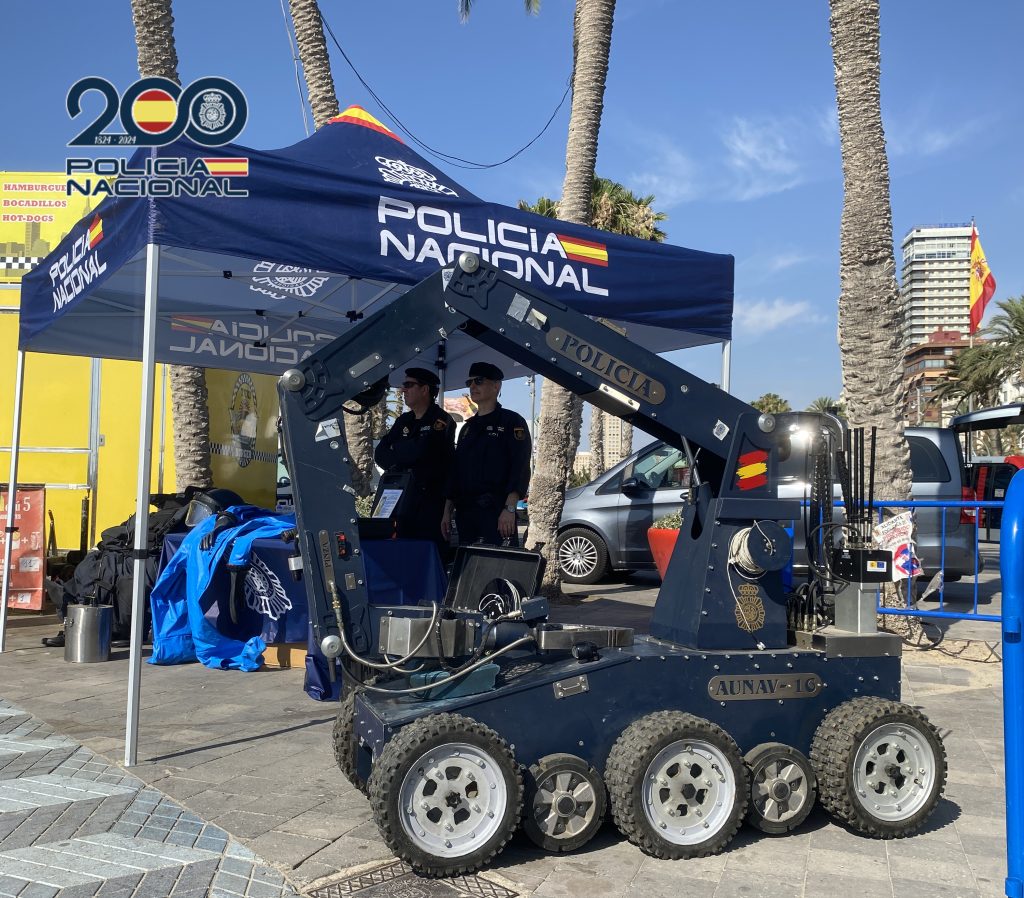 La Policía Nacional presenta en Alicante la Operación Verano 2026 con una exhibición de medios en el Paseo de Gómiz