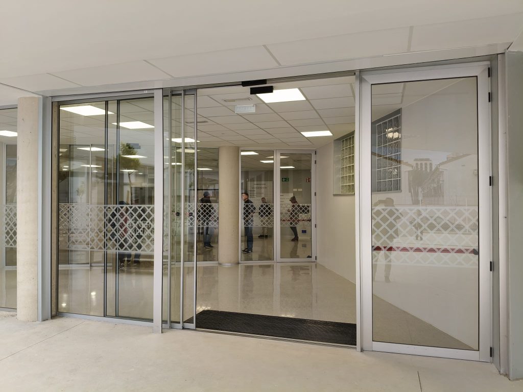 El Departamento de Salud de la Marina Baixa desmiente las supuestas goteras en el Centro de Salud Rincón de Loix y garantiza la apertura del área de rehabilitación antes del verano 6