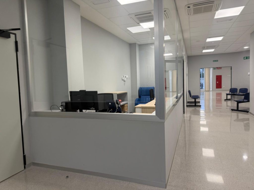 El Departamento de Salud de la Marina Baixa desmiente las supuestas goteras en el Centro de Salud Rincón de Loix y garantiza la apertura del área de rehabilitación antes del verano 4