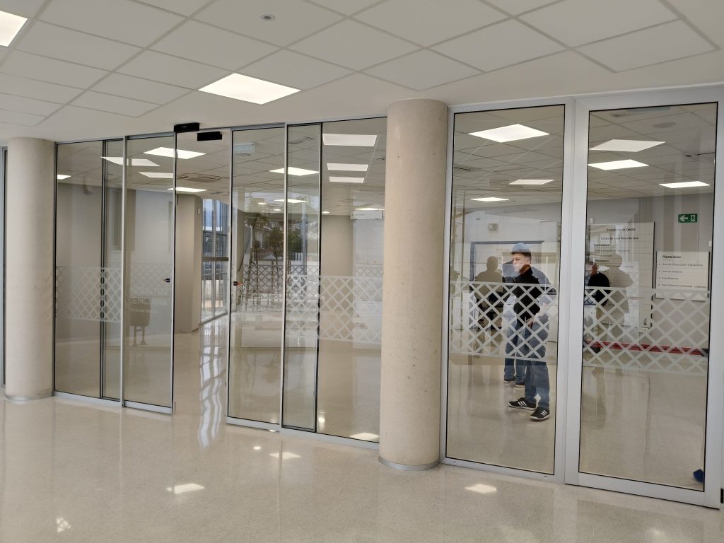 El Departamento de Salud de la Marina Baixa desmiente las supuestas goteras en el Centro de Salud Rincón de Loix y garantiza la apertura del área de rehabilitación antes del verano 7
