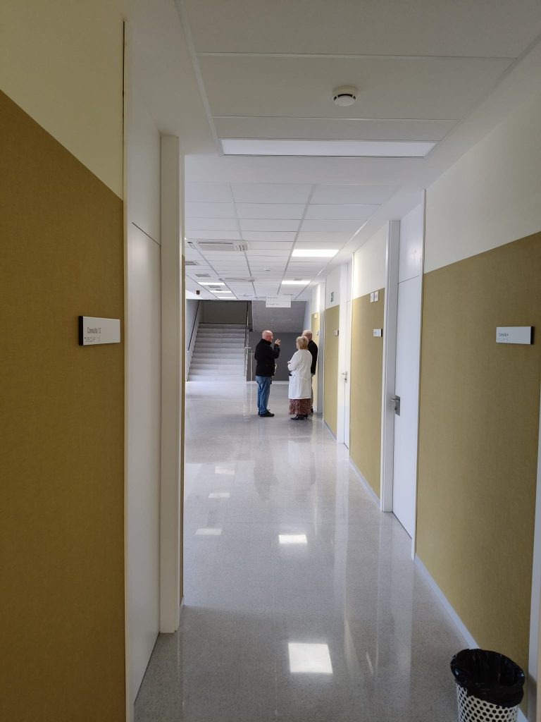 El Departamento de Salud de la Marina Baixa desmiente las supuestas goteras en el Centro de Salud Rincón de Loix y garantiza la apertura del área de rehabilitación antes del verano 8