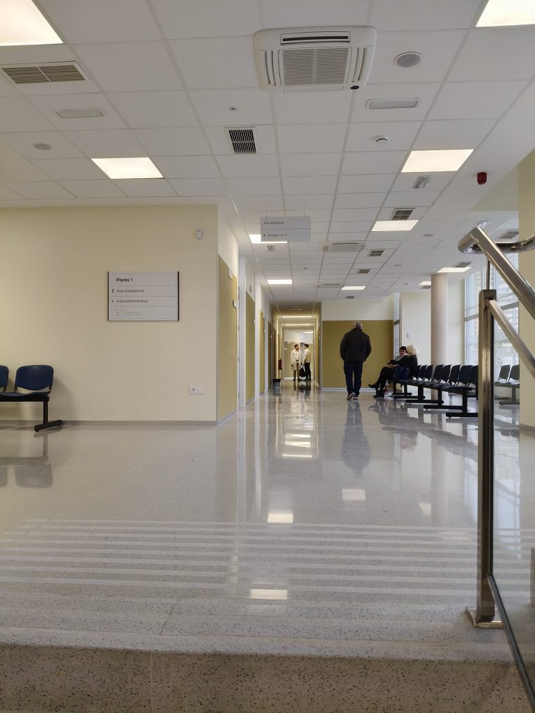 El Departamento de Salud de la Marina Baixa desmiente las supuestas goteras en el Centro de Salud Rincón de Loix y garantiza la apertura del área de rehabilitación antes del verano 3