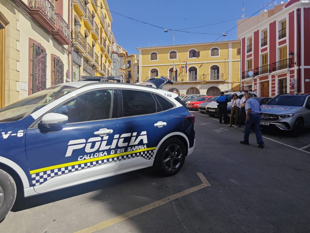 Ayuntamiento de Callosa d'en Sarrià incorpora tres nuevos vehículos híbridos para reforzar la Policía Local