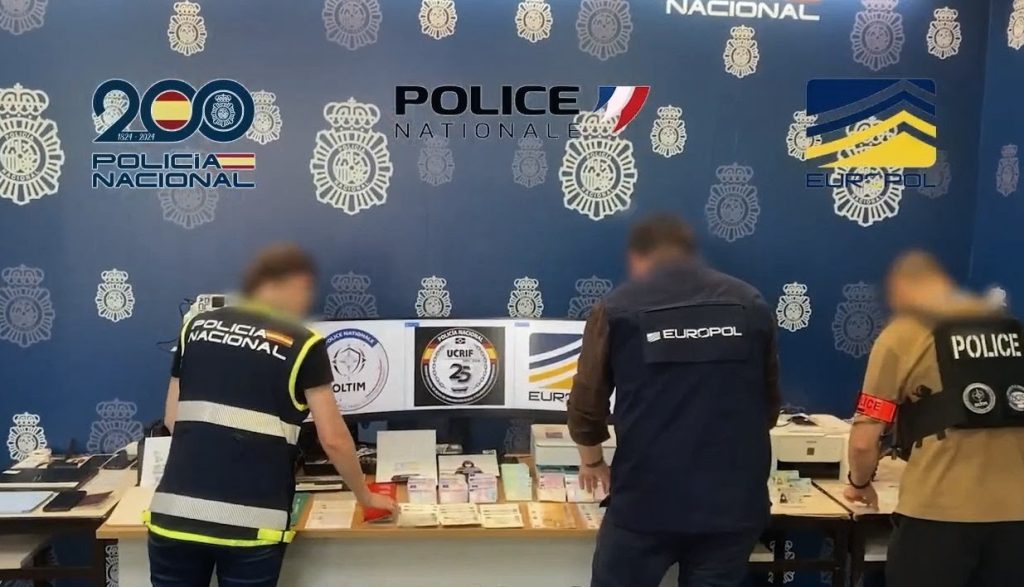 Alicante un laboratorio de documentos falsos que distribuía identidades y visados por toda Europa