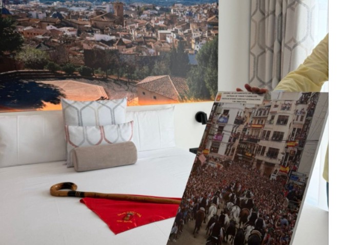 Villa España inaugura en Benidorm la primera habitación dedicada a Segorbe dentro de un innovador concepto hotelero