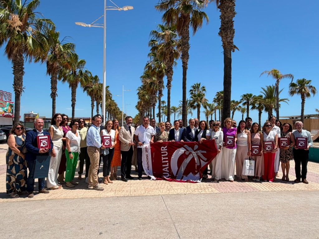 Benidorm, Finestrat, Villajoyosa y Altea revalidan las Banderas Qualitur 2026 y consolidan la excelencia de sus playas
