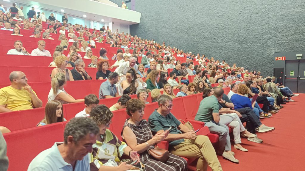 Gran éxito y aforo completo en el estreno del documental “Kiboko” en Villajoyosa