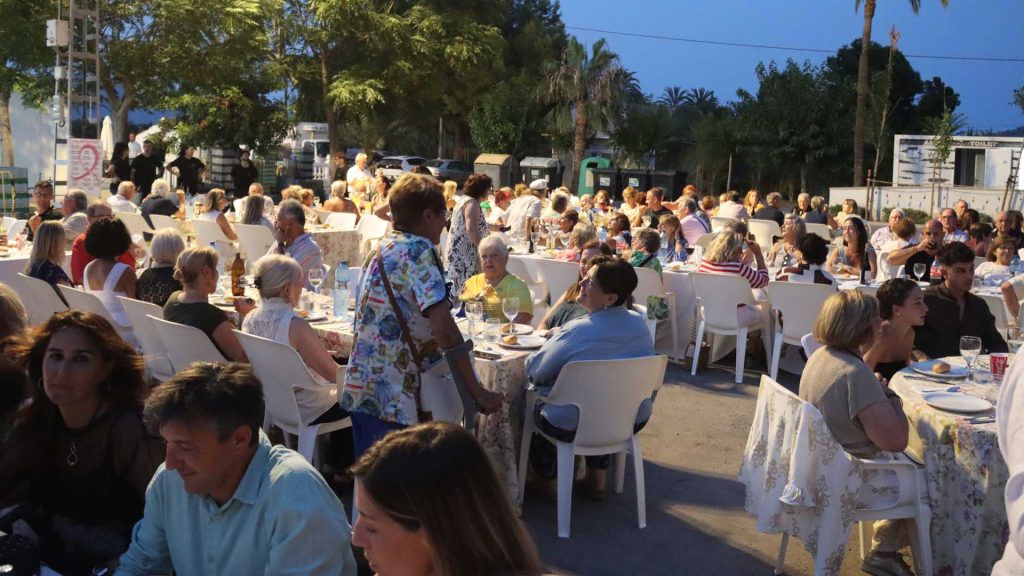 Anémona reúne a más de 500 personas en Benidorm durante su cena solidaria de verano para apoyar a mujeres con cáncer