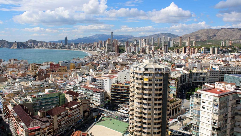 Benidorm impone las primeras sanciones por viviendas turísticas ilegales y recauda más de 100.000 euros