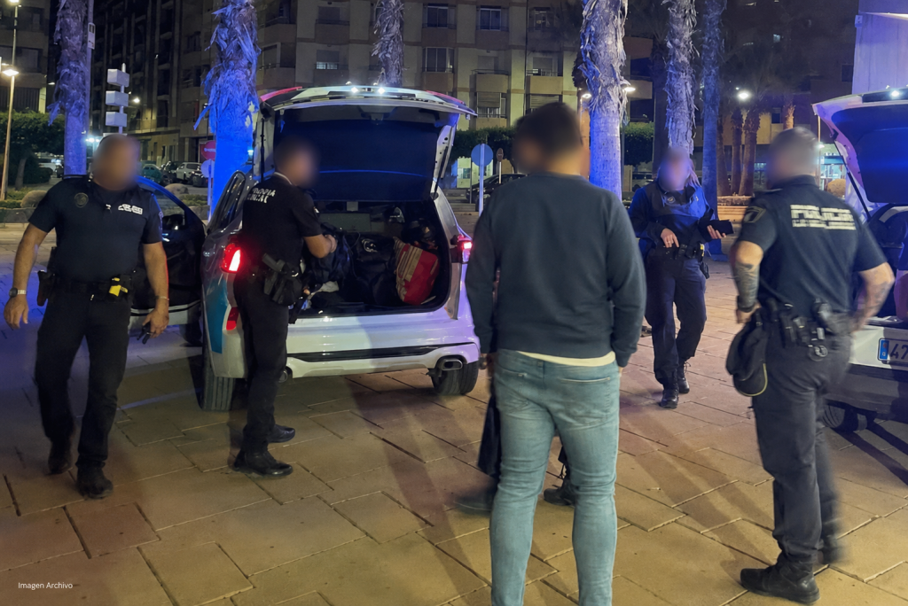 Detenido en La Vila Joiosa por conducción temeraria, negativa a las pruebas y una presunta agresión sexual