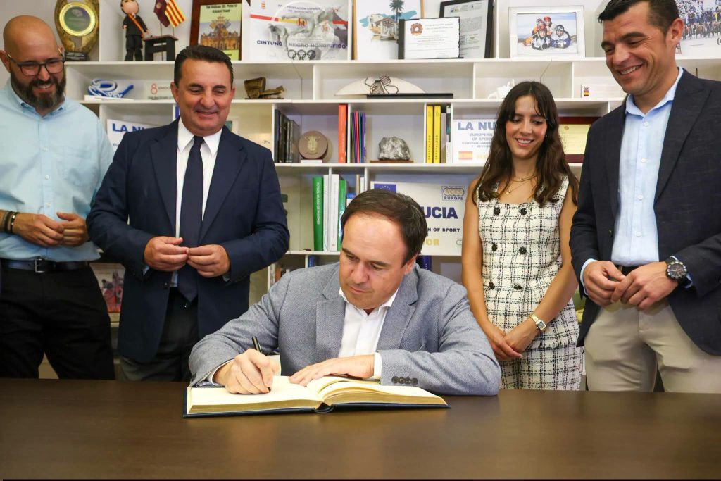 Pérez Llorca anuncia ayudas urgentes para climatizar todos los centros educativos de la Comunitat Valenciana
