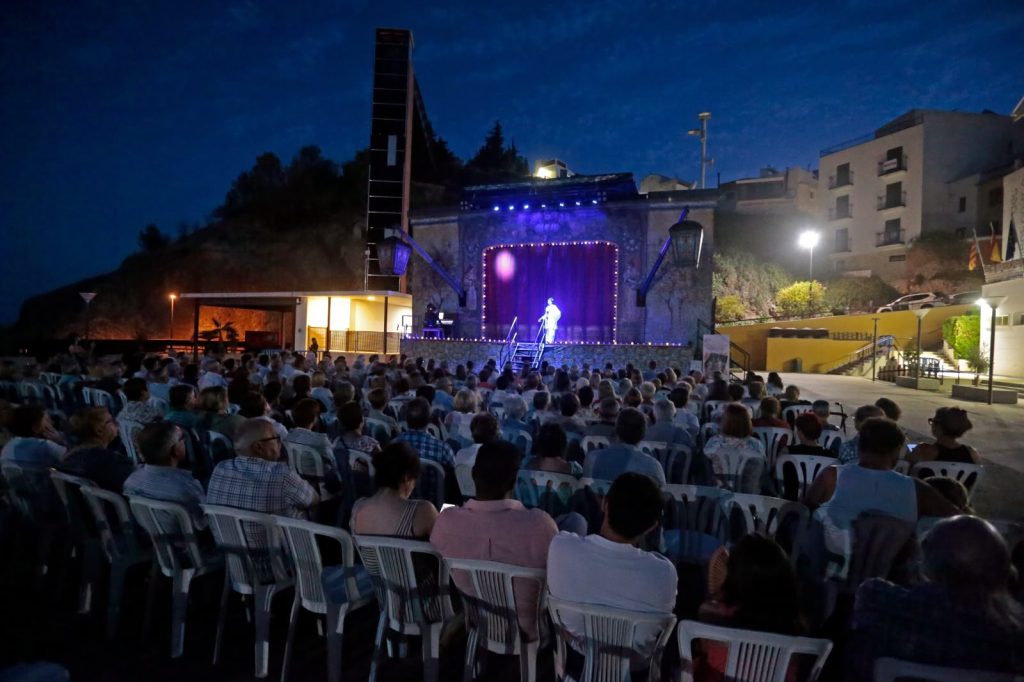 Éxito de público para ‘Les Arts Volant’ en Finestrat con una plaza repleta de espectadores 1