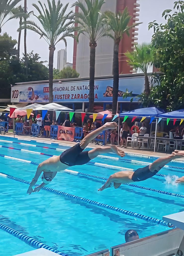 El XXVI Memorial de Natación Juan Fuster Zaragoza reúne en Benidorm a 300 nadadores de 14 clubes de la provincia