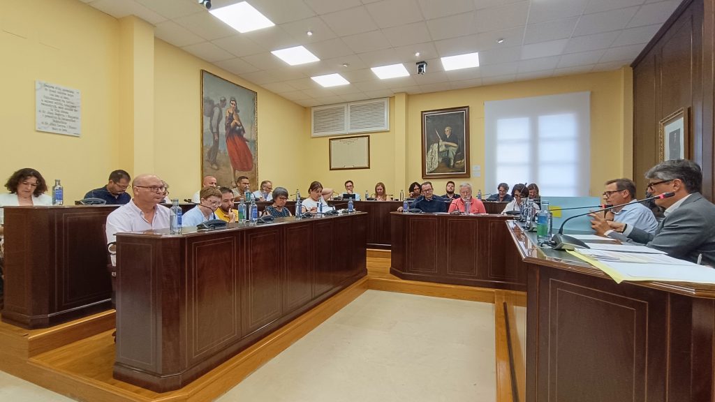 El Pleno de Villajoyosa aprueba conceder tres Cruces al Mérito Policial a agentes que salvaron dos vidas