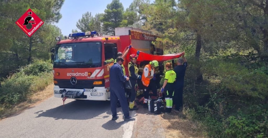 Un hombre resulta herido tras quedar atrapado bajo un tractor en Benimantell 1