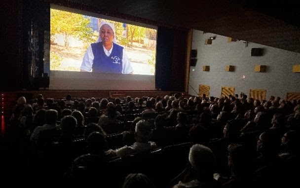 El estreno de ‘El Manantial del Amor’ emociona al público del Festival de Cine de l’Alfàs del Pi e inicia su recorrido por festivales