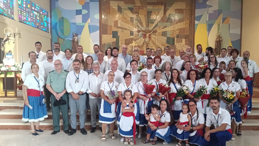 Villajoyosa honra a la Virgen del Carmen con una multitudinaria procesión marinera por la bahía