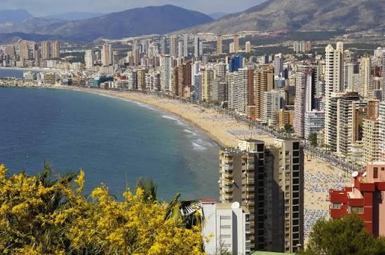Marián Cano destaca que la Comunitat Valenciana lidera las previsiones turísticas de España para los próximos meses