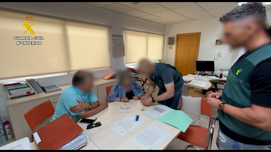 La Guardia Civil recupera las joyas robadas a una mujer de 89 años durante su ingreso en el Hospital Marina Baixa