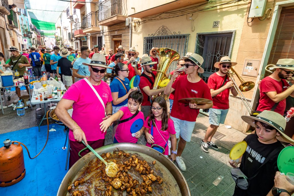 Reunión de coordinación para garantizar la seguridad y organización del Día de les Paelles y las Fiestas Patronales de Finestrat