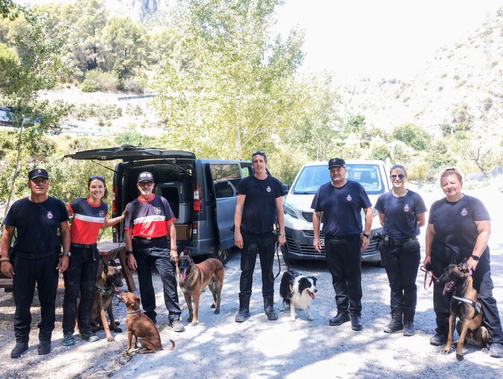 Héroes de cuatro patas: Bolulla presenta su nueva Unidad Canina de Rescate en una jornada histórica con los más pequeños