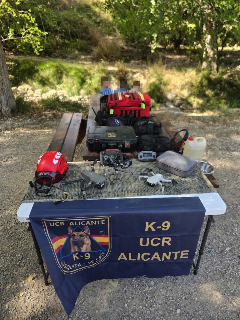 Héroes de cuatro patas: Bolulla presenta su nueva Unidad Canina de Rescate en una jornada histórica con los más pequeños