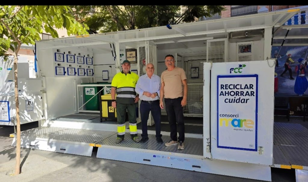 Instalaciones del ecoparque móvil de Callosa d’en Sarrià durante la visita del Consorci Mare.